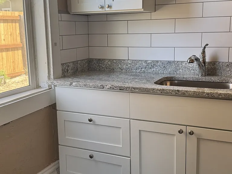 742 N 300 W — Photo 2