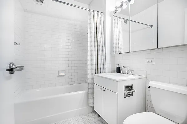 Rented by Compass | media 51