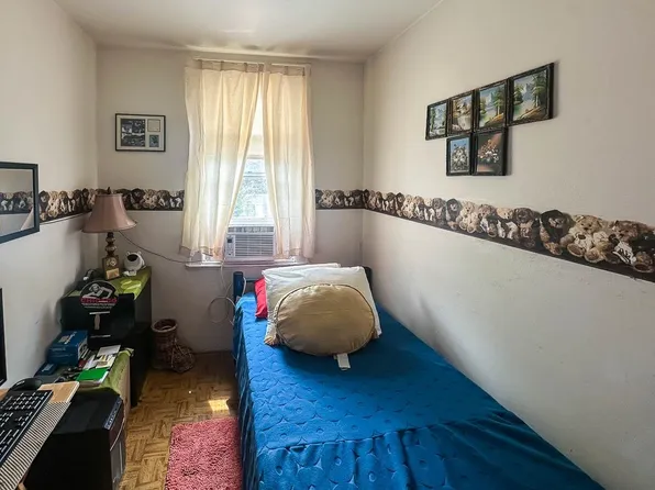 38 Van Reypen Street image 6 of 20