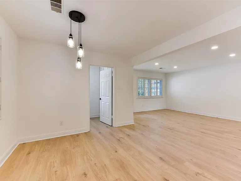 5946 Valkeith Dr — Photo 14