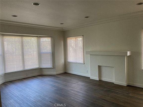 2nd image of 302 W 107th St