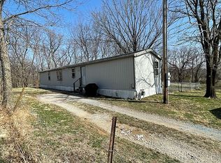 320 2nd Ave E, Horton, KS 66439