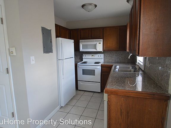 5th image of 119 Cottonwood St APT 14