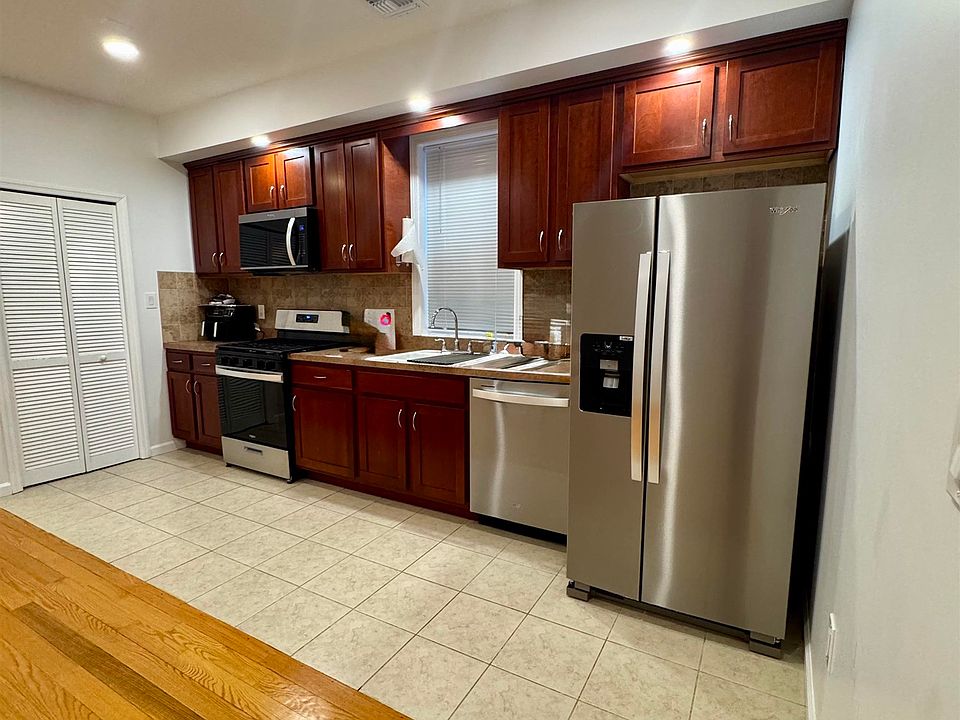 1st image of 31 1/2 W 47th St #2