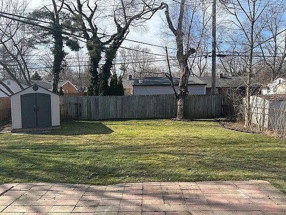 4th image of 211 Essex St