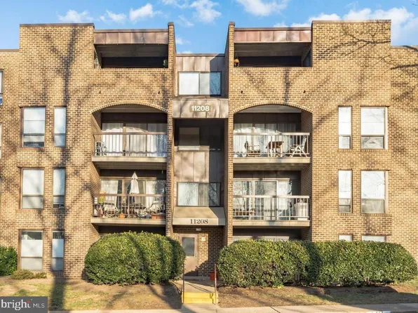 11208 Chestnut Grove Sq APT 111, Reston, VA 20190