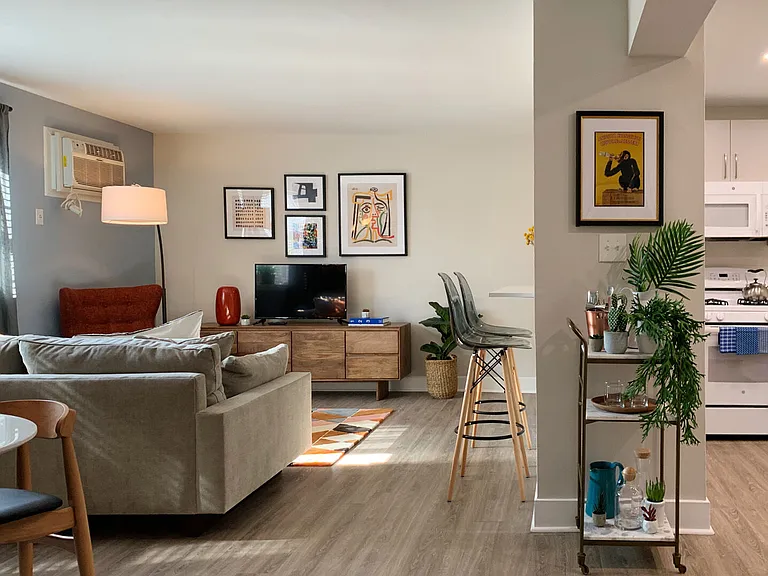 Lolas Place — Photo 9