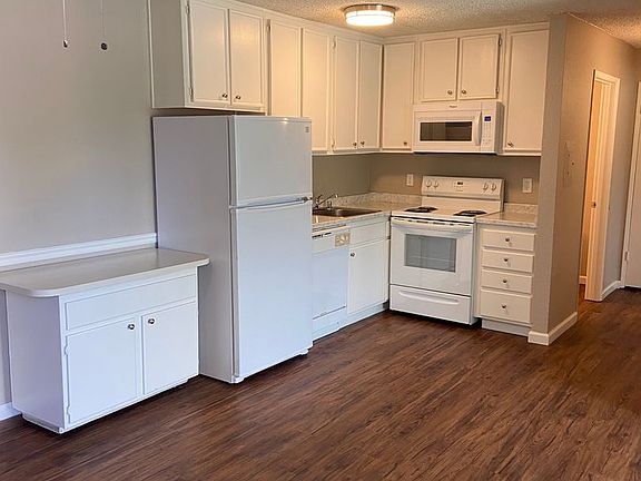 2nd image of 2080 W La Loma Dr APT 46