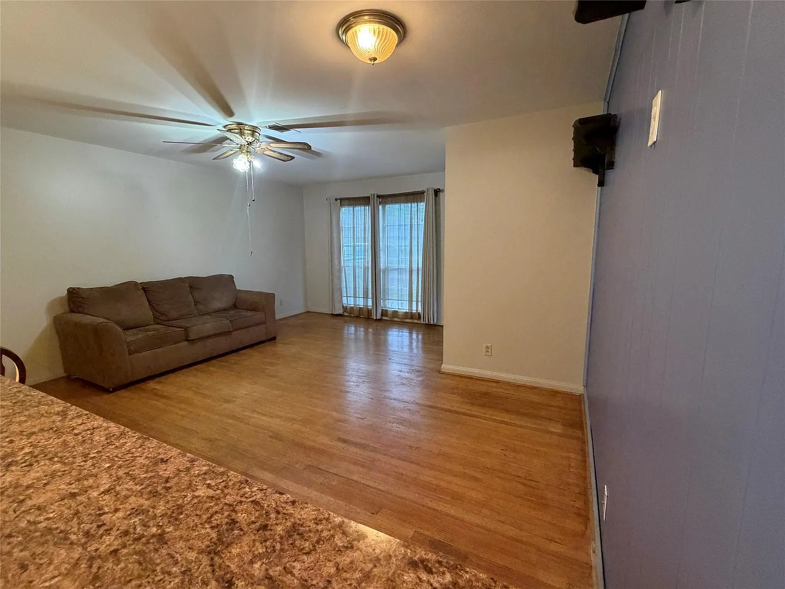 3 bed, 1.0 bath, 1103 sqft, $1,800 — Photo 3