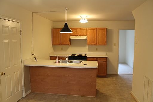 3rd image of 9611 University Blvd
