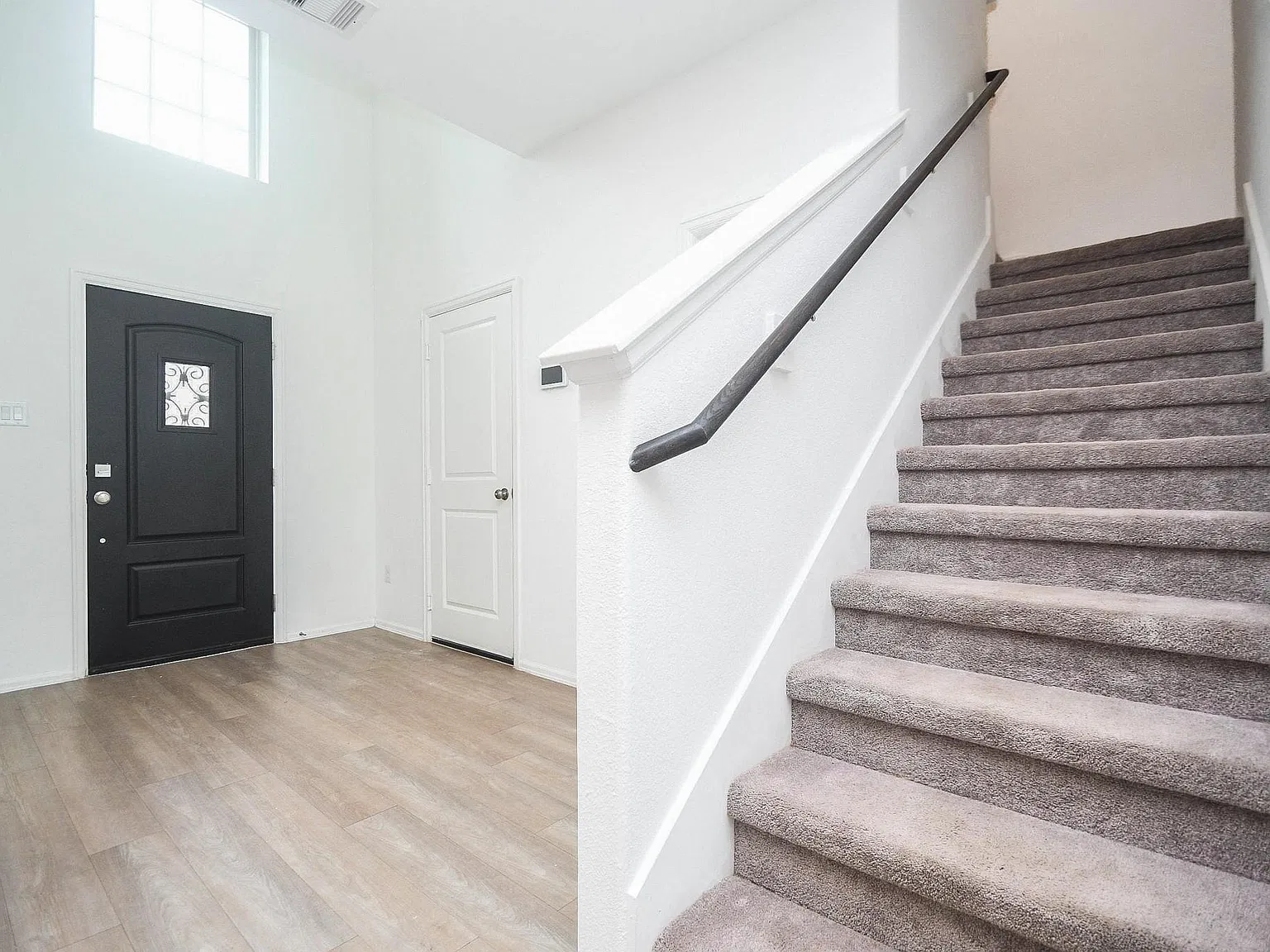 4 bed, 2.5 bath, 2308 sqft, $2,800 — Photo 3