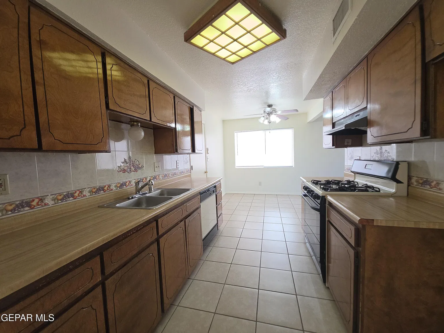 3 bed, 2.0 bath, 1349 sqft, $1,450 — Photo 4