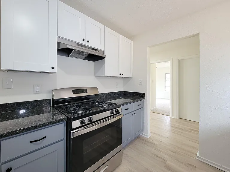 301 Cypress St — Photo 22