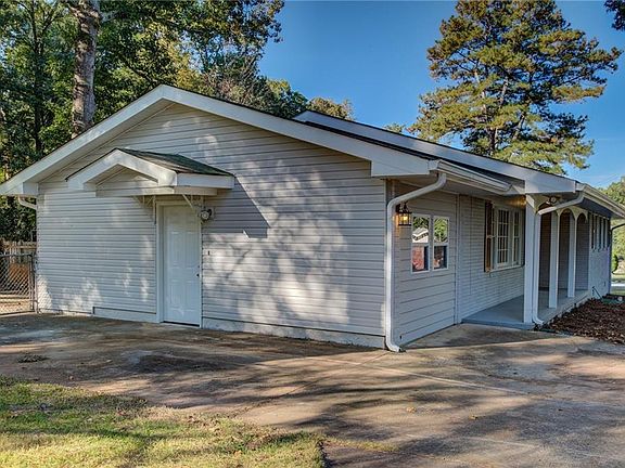 4th image of 487 Parkwood Way