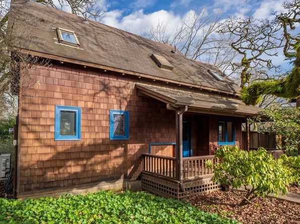 211 Spyglass Dr, Eugene, OR 97401