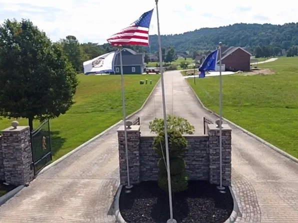 2 Imperial Dr, Mineral Wells, WV 26150