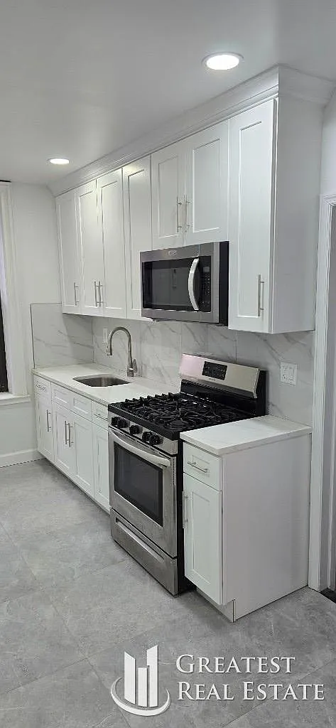 212 East 52nd Street — Photo 1