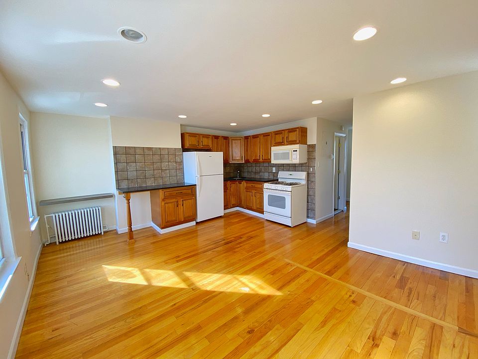 1st image of 640 4th Ave #3
