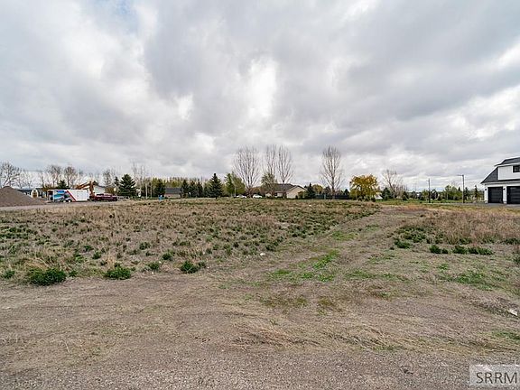 3rd image of Oaklee Dr