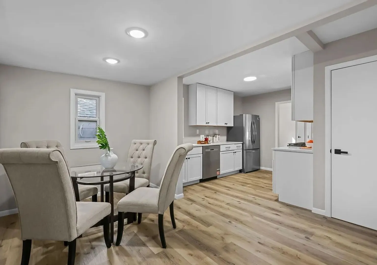 Spacious *4Bed*2 Bath over 1595 Sq Ft. Great location Avail NOW! — Photo 2