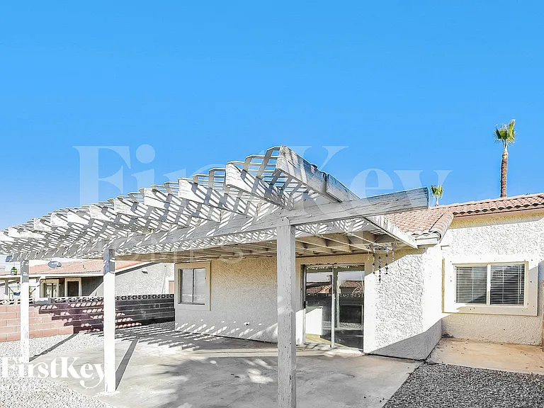2359 Los Feliz St — Photo 14