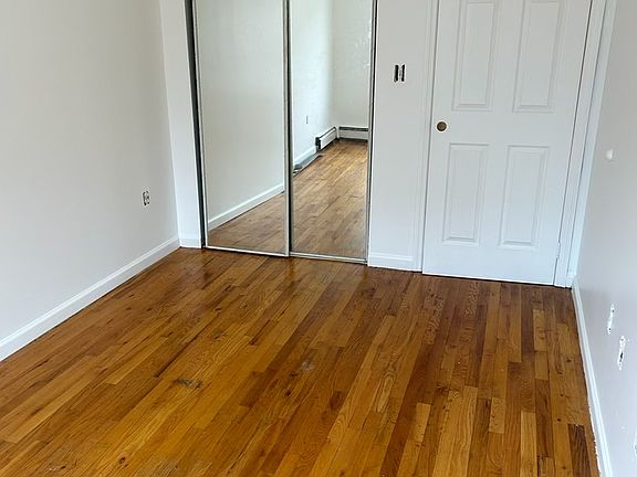4th image of 2316 Beaumont Ave #3