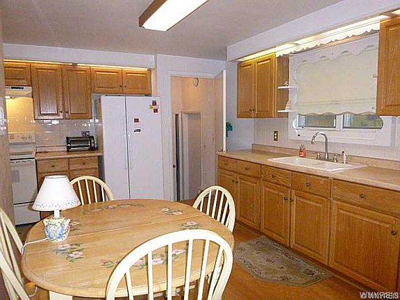3rd image of 120 Millbrook Dr