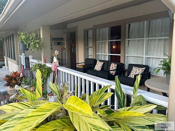 4th image of 1105 Parkwood Pl