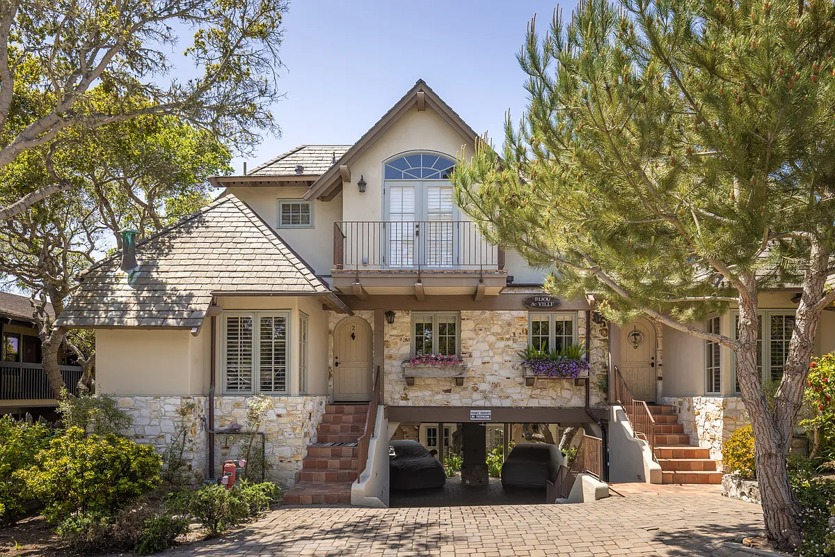 Photo 2 of 17 - 4 Junipero Ave #4 - Carmel, CA Building Photo - 4 Junipero Ave #4