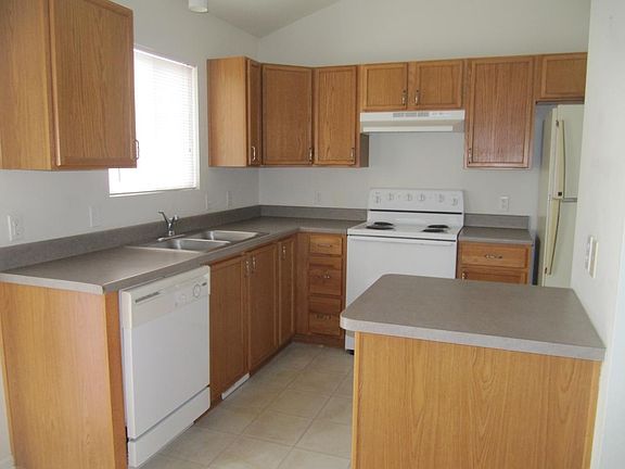 2nd image of 15839 Blackwalnut St