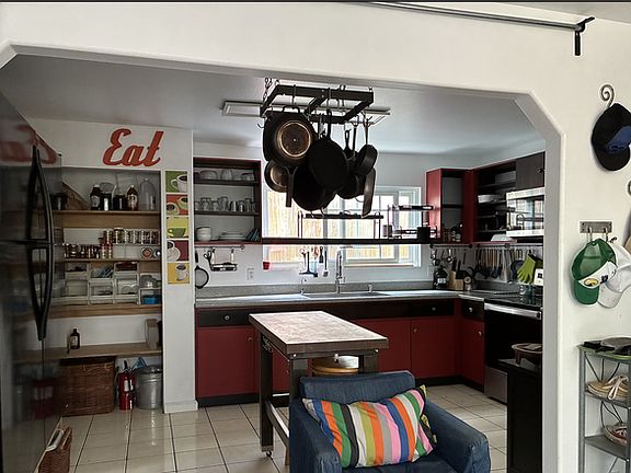 2nd image of 735A Makaleka Ave