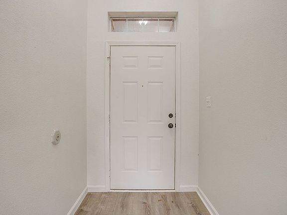 4th image of 1512 Clover Ln