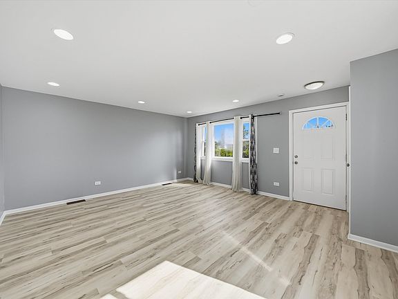 3rd image of 1148 W 115th St