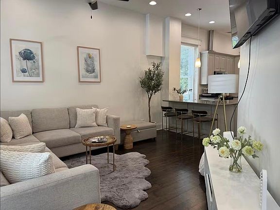 2nd image of 839 N Paulina Street # 1st