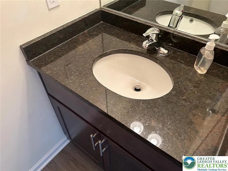 512 Penn St #2 — Photo 17
