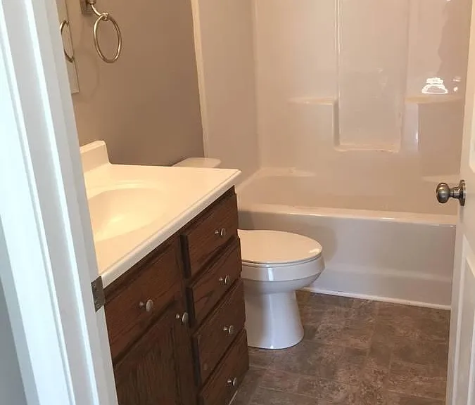 100 Claude Dr — Photo 2
