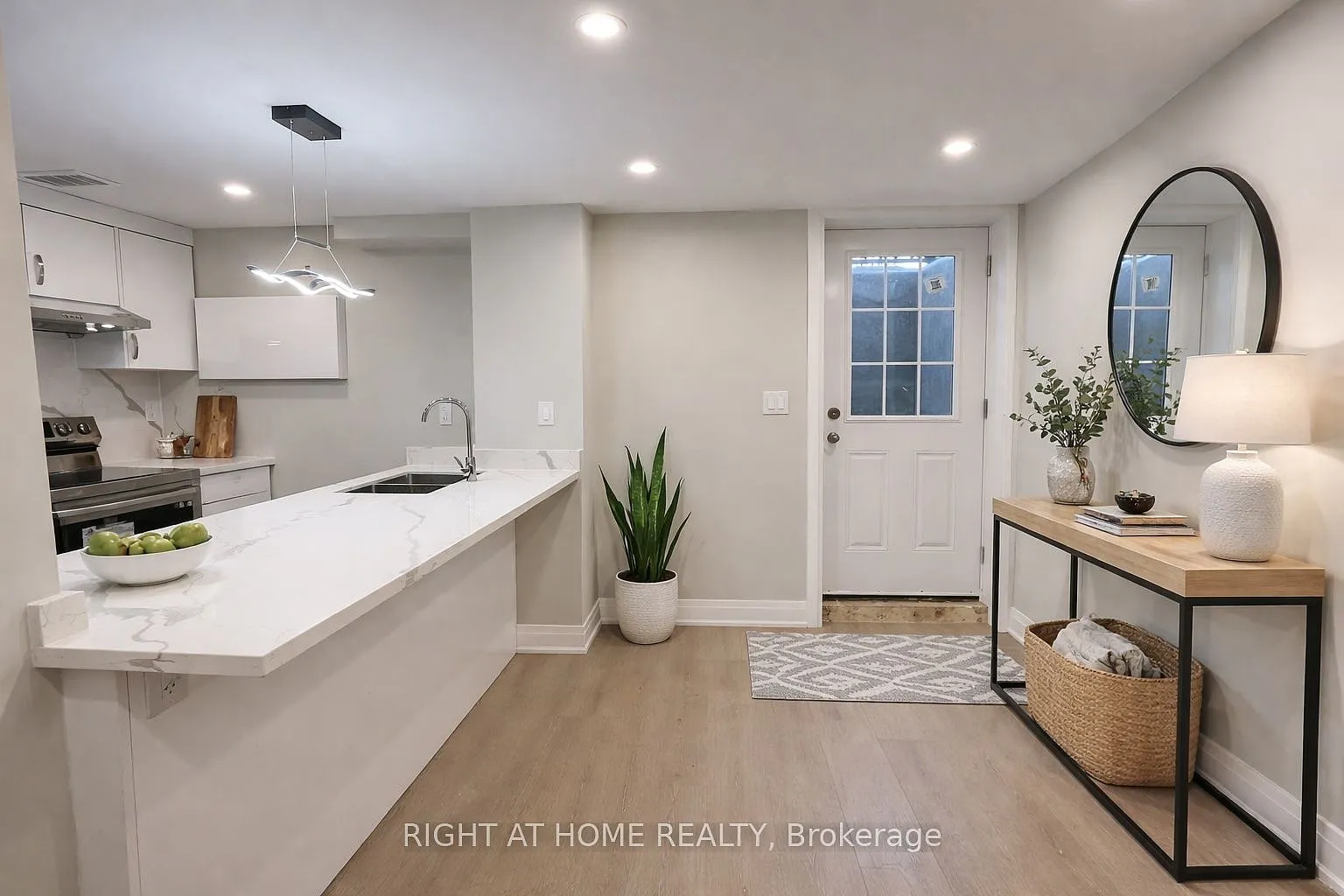 1 bed, $2,000 — Photo 1