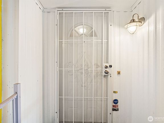 4th image of 400 Gupster Road #1