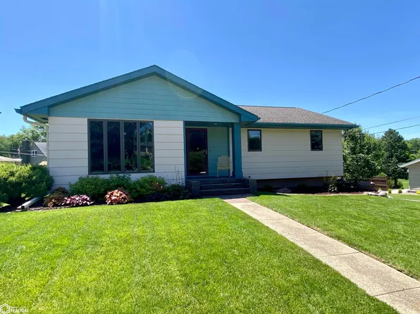 1113 N Division St, Audubon, IA 50025