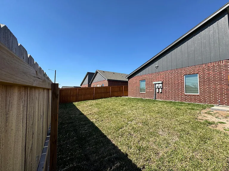 803 Hidden Hills St #4 — Photo 26