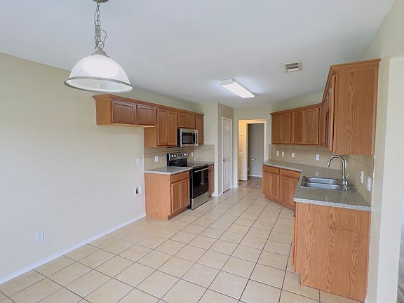 5th image of 1210 Antoinette Dr
