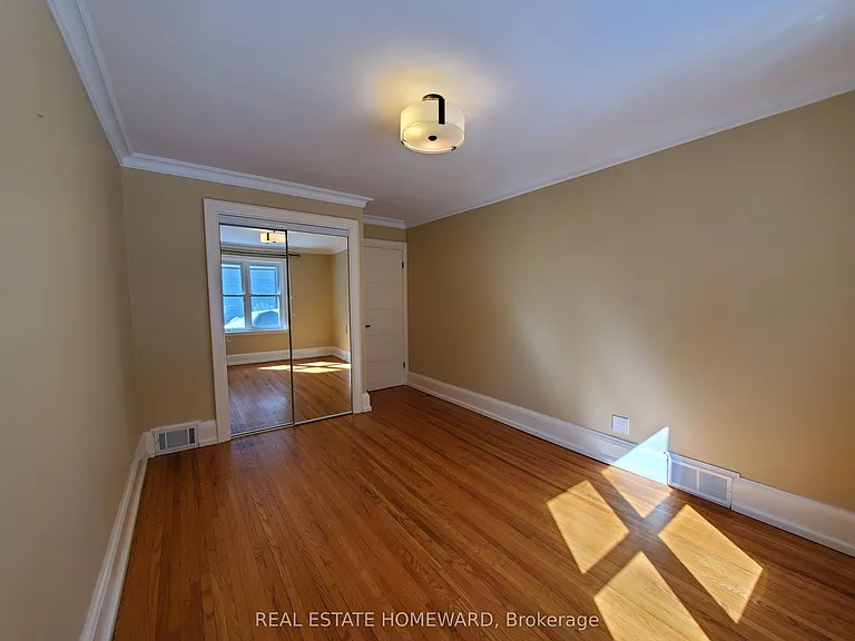 21 Love Cres #MAIN FLOOR — Photo 29