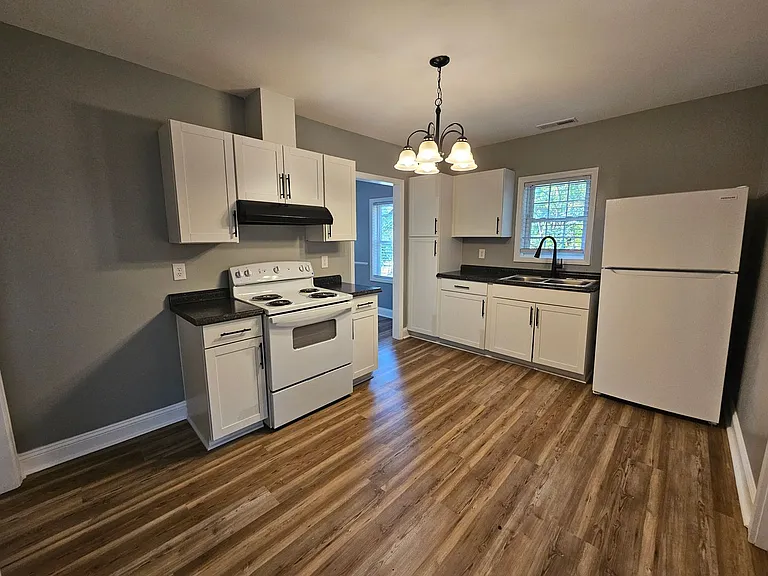 1301 Ray Ave — Photo 5