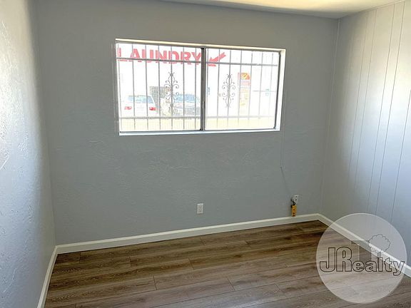 4th image of 12821 Doty Ave