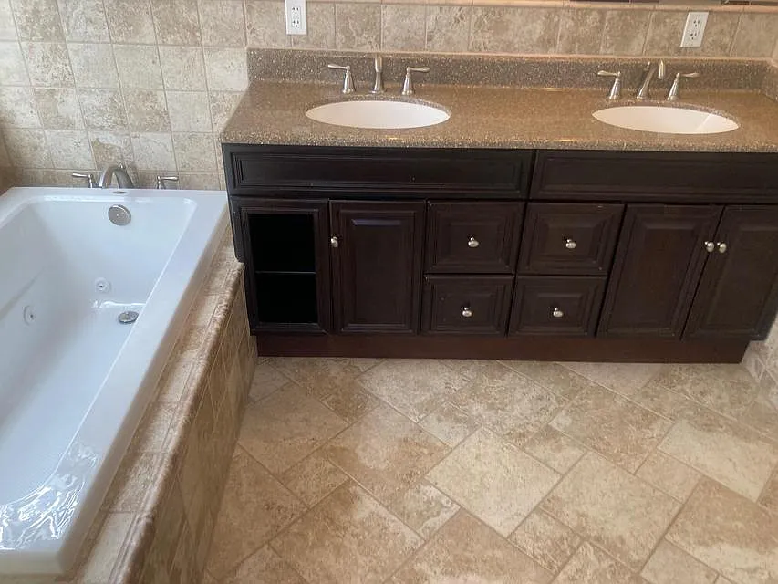 4 bed, 2.5 bath, 2040 sqft, $2,500 — Photo 4