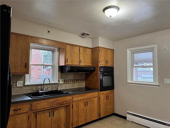 5th image of 1540 Burkhardt St