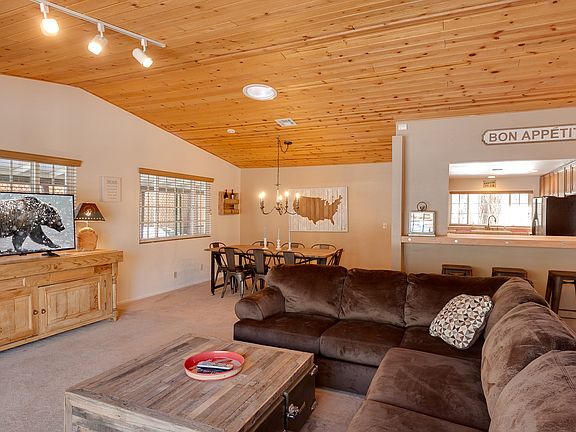 2nd image of 1359 La Crescenta Dr