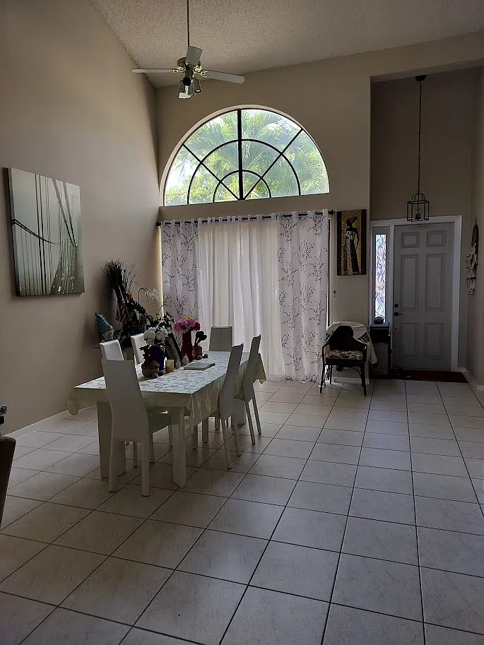 1 bed, 2100 sqft, $1,500 — Photo 4