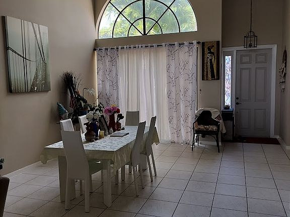 4th image of 5465 Monterey Cir
