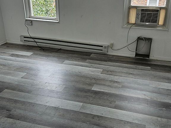 3rd image of 1910 Catharine St #3